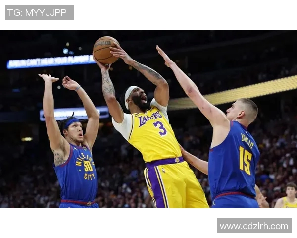 火箭与湖人激战正酣比分背后暗藏的精彩故事与战术较量 火箭与湖人激战正酣比分背后暗藏的精彩故事与战术较量