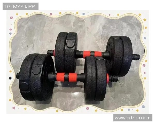 平地哑铃锻炼胸肌的有效方法与技巧分享，让你轻松塑造完美胸部线条